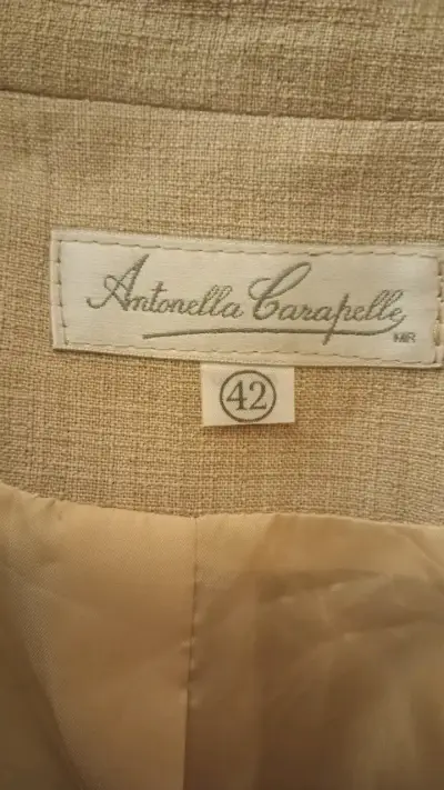 Traje de Mujer Beige Elegante - miniatura 3