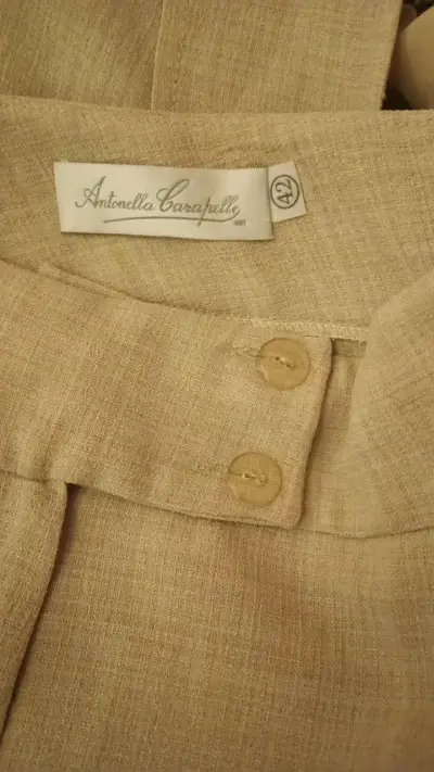 Traje de Mujer Beige Elegante - miniatura 4