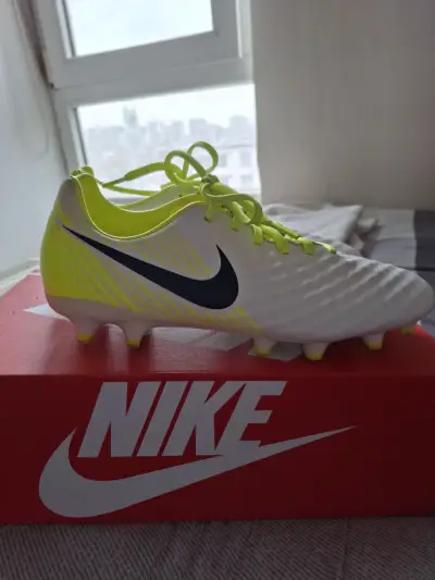 Botines de fútbol Nike Magista blancos y amarillos - miniatura 3