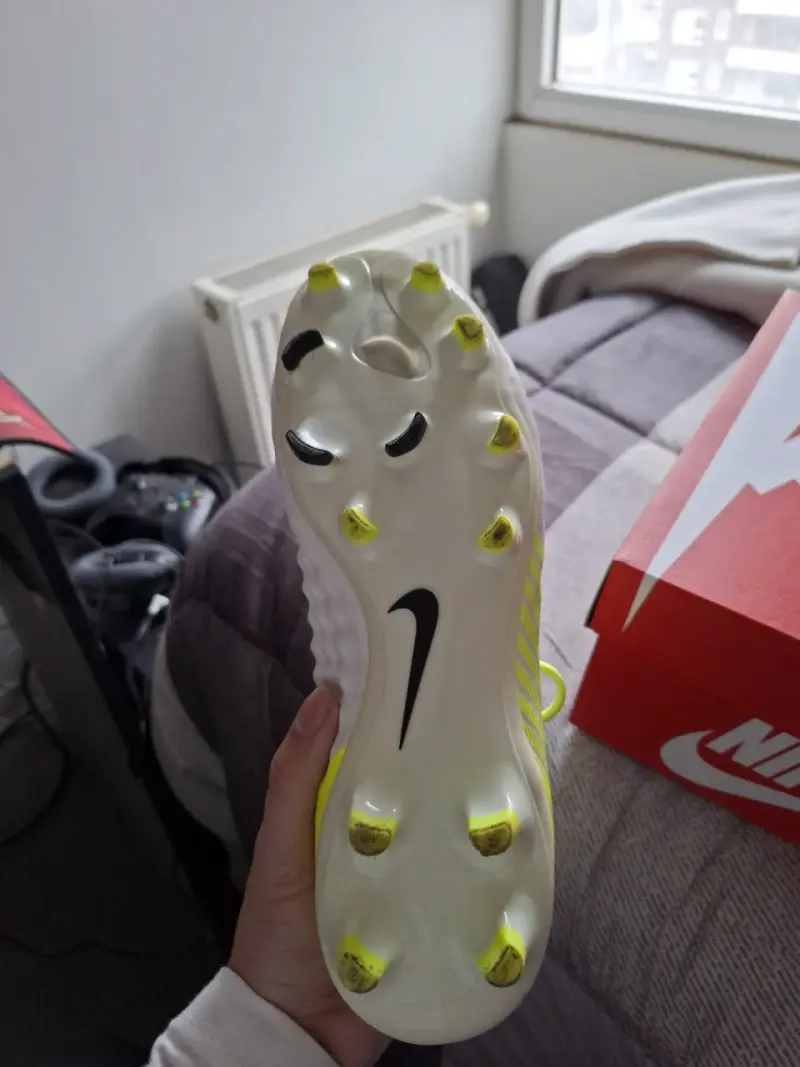 Botines de fútbol Nike Magista blancos y amarillos - 5