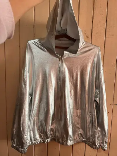 Chaqueta Plateada Metálica mujer con Capucha - miniatura 6