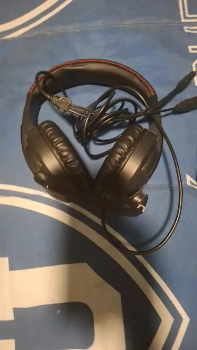Audífonos gamer con micrófono Redragon - miniatura 1