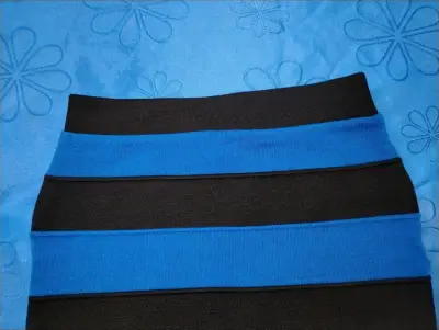 Falda ajustada a rayas azul y negro - miniatura 3
