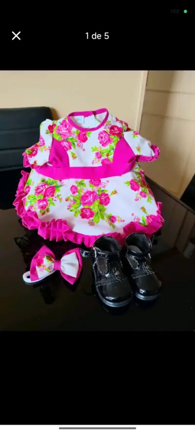 Vestido de bebé floral con zapatos y lazo - miniatura 1