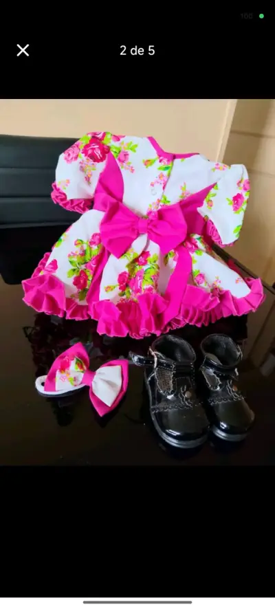 Vestido de bebé floral con zapatos y lazo - miniatura 2