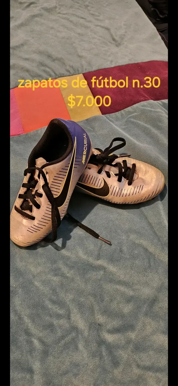 Zapatos de fútbol Nike Mercurial talla 30
