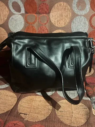 Bolso de cuero negro elegante - miniatura 1
