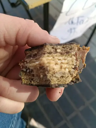 Alfajor artesanal de chocolate y dulce de leche - miniatura 1