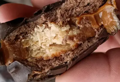 Alfajor artesanal de chocolate y dulce de leche - miniatura 3