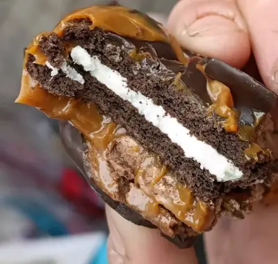 Alfajor artesanal de chocolate y dulce de leche - miniatura 4