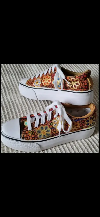 Zapatillas de lona con diseño floral coloridas - miniatura 1