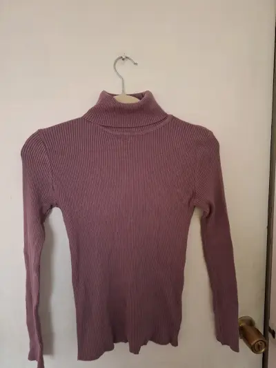 Suéter de cuello alto color lila - miniatura 2