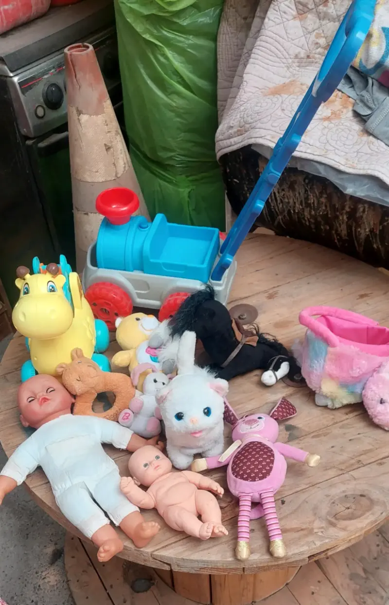 Lote de jugues  , mochilas y tina - 3