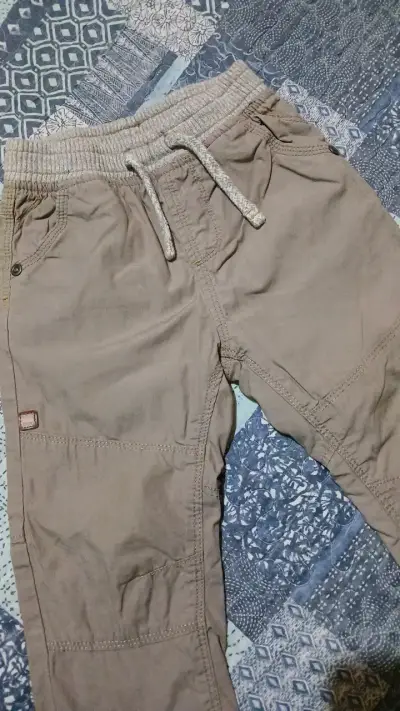 Pantalones cargo beige para niños - miniatura 4