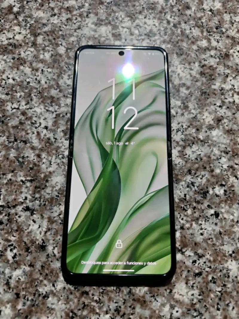 Smartphone Motorola Razr 50 Ultra con caja - 3