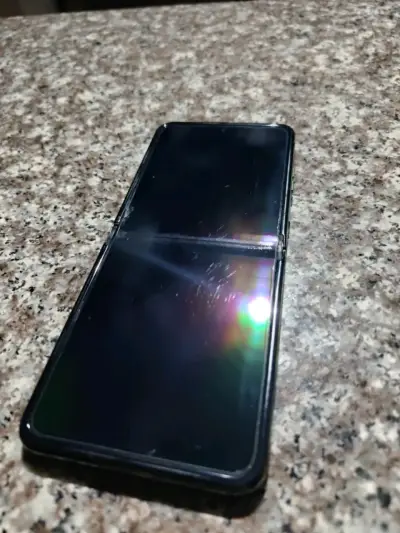 Smartphone Motorola Razr 50 Ultra con caja - miniatura 6