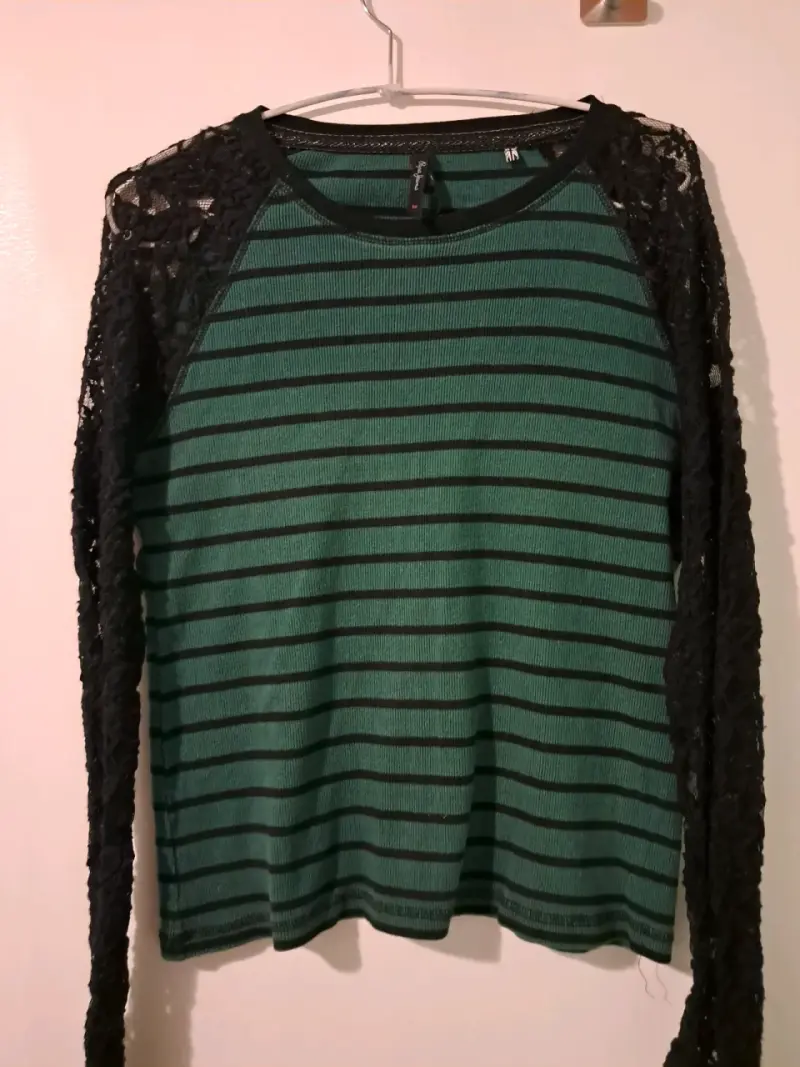 Polera de rayas verde con encaje para mujer - 2