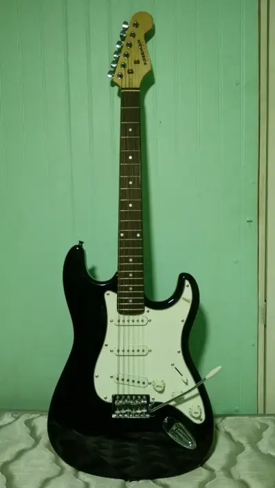 Guitarra eléctrica Freeman negra con trémolo - miniatura 1