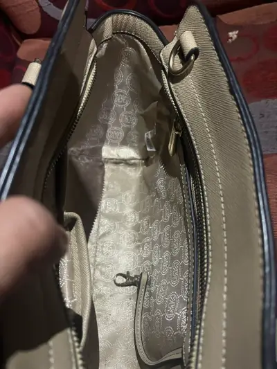 Bolso Michael Kors beige con detalles dorados - miniatura 6