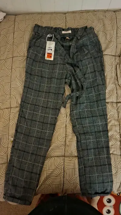 Pantalones a cuadros grises con cinturón wados - miniatura 1