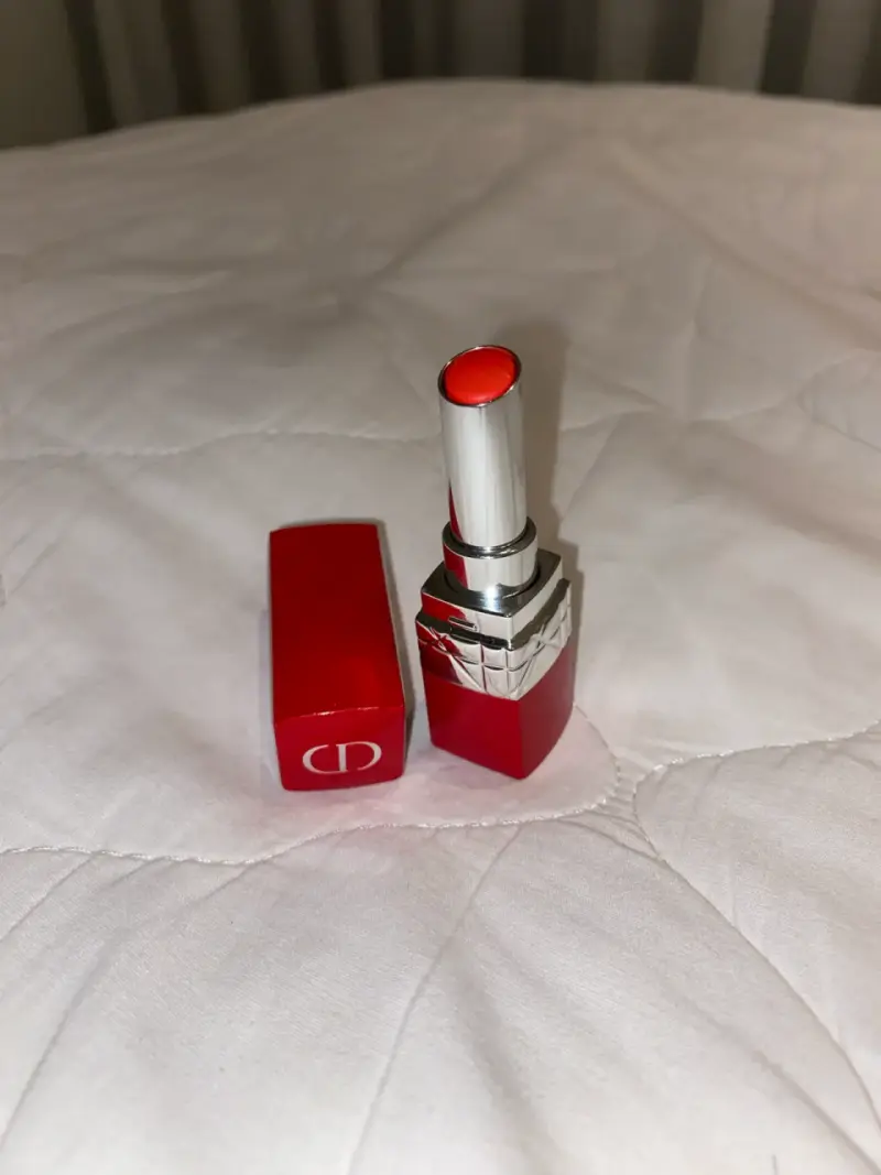 Labial Dior Ultra Rouge tono 777 - 2