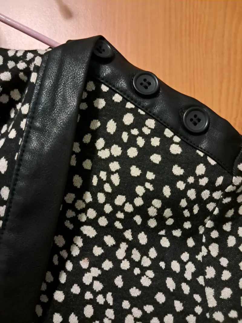 Polera de manga larga con diseño de puntos - 2