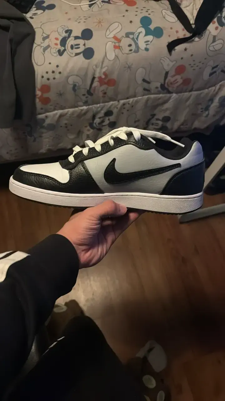 Zapatillas Nike blancas y negras - 3
