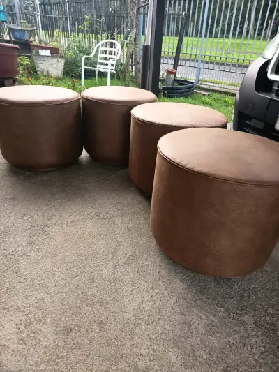 Taburete posapies de madera tapizado en tela - miniatura 2