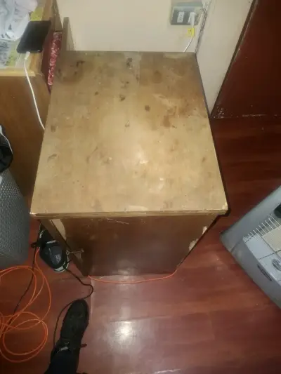 Máquina de coser Singer antigua con mueble - miniatura 4