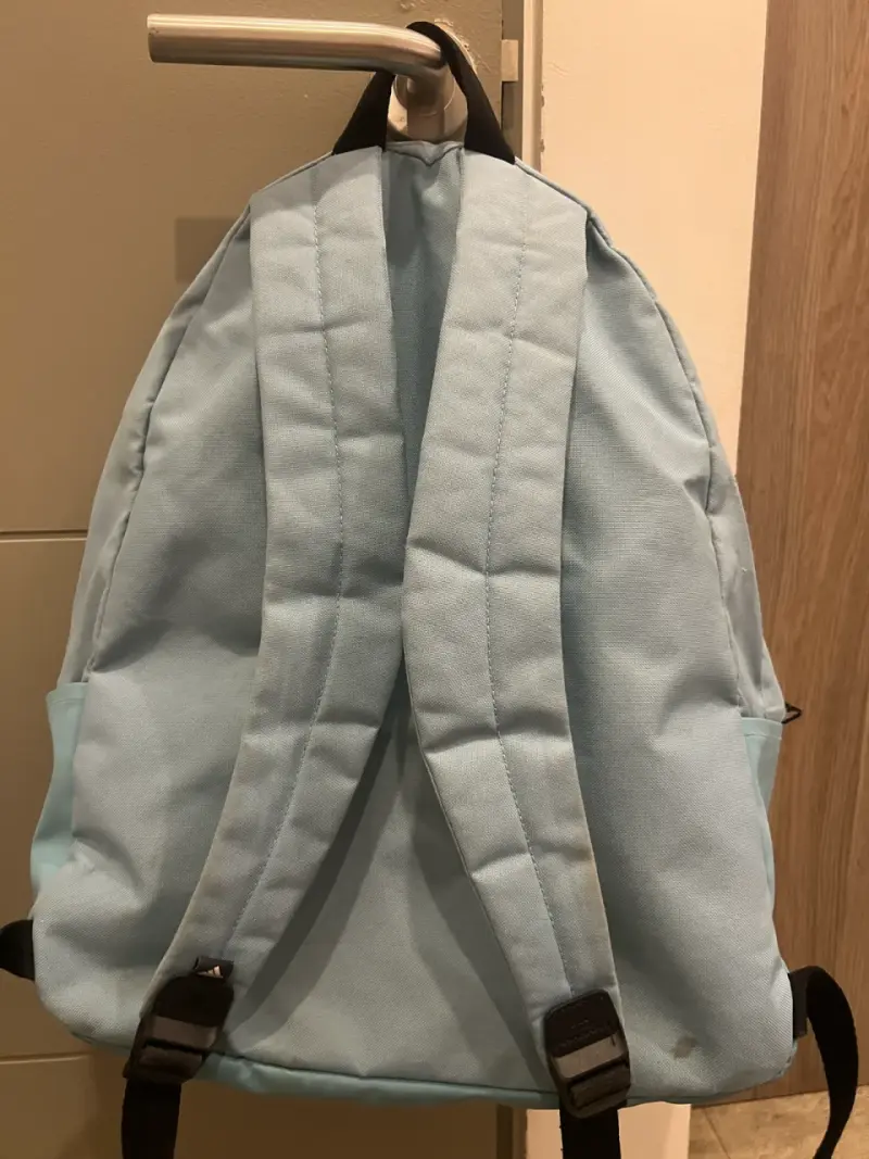 Mochila Adidas celeste con logo frontal - 2