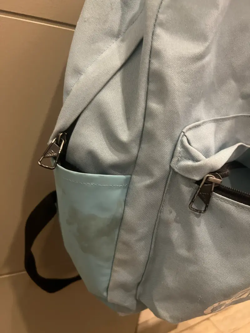 Mochila Adidas celeste con logo frontal - 5
