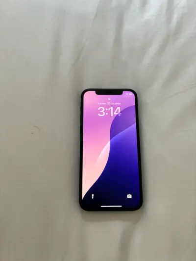 iPhone 12 en buen estado con batería al 87% - miniatura 1