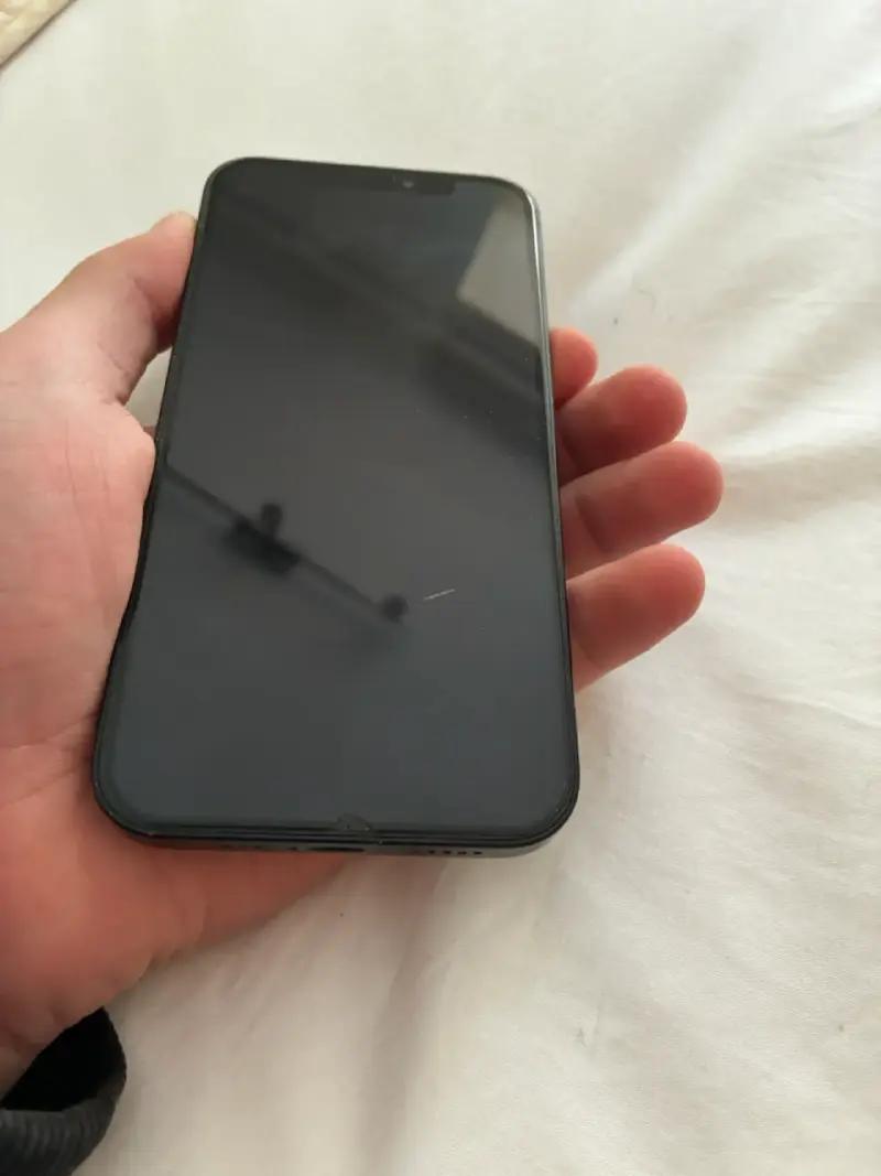 iPhone 12 en buen estado con batería al 87% - 3