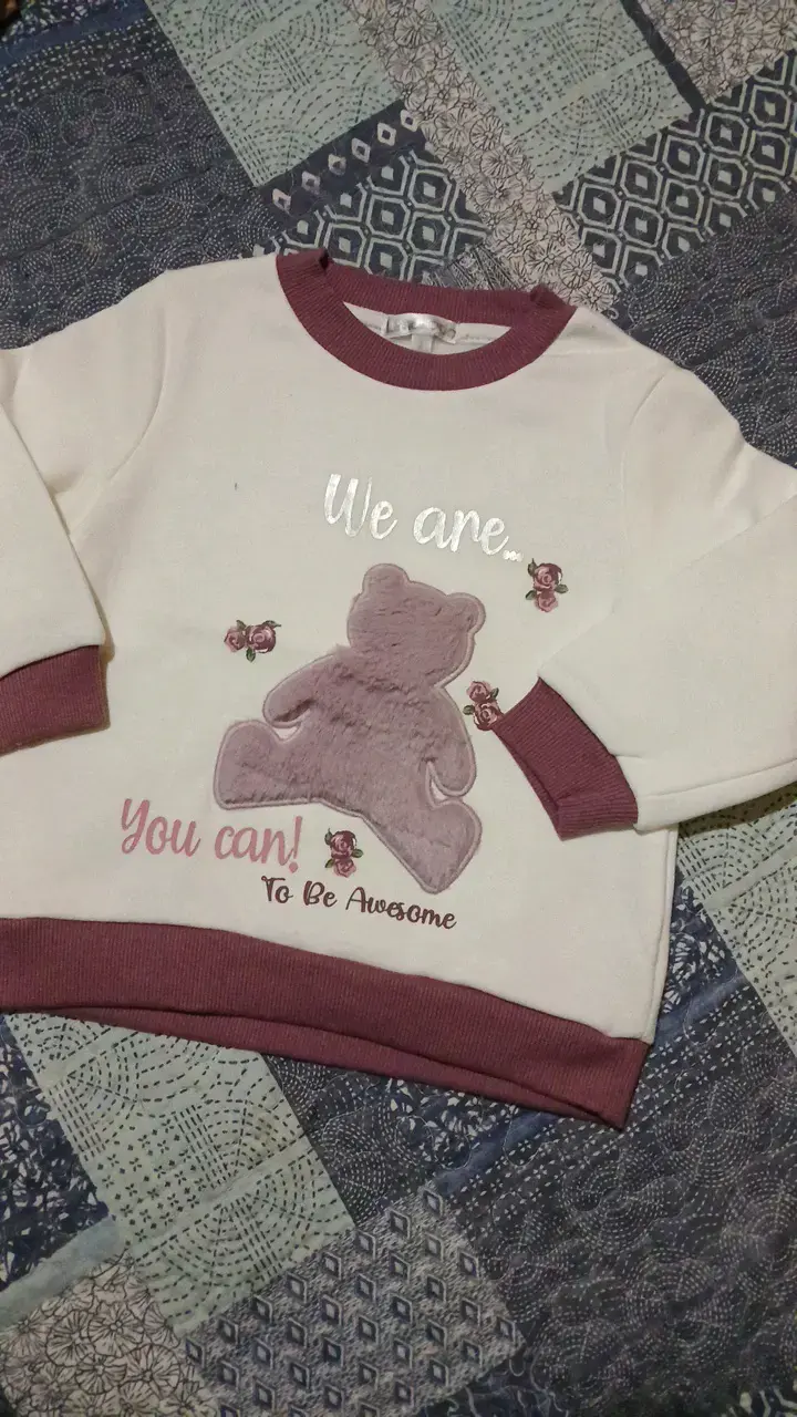 Polerón infantil con diseño de oso