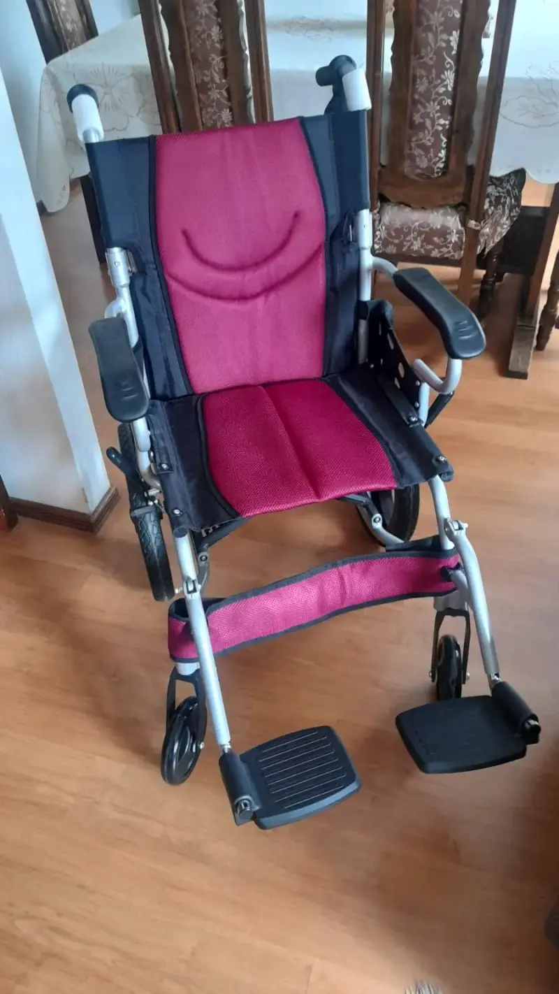 Silla de ruedas plegable ligera - 1