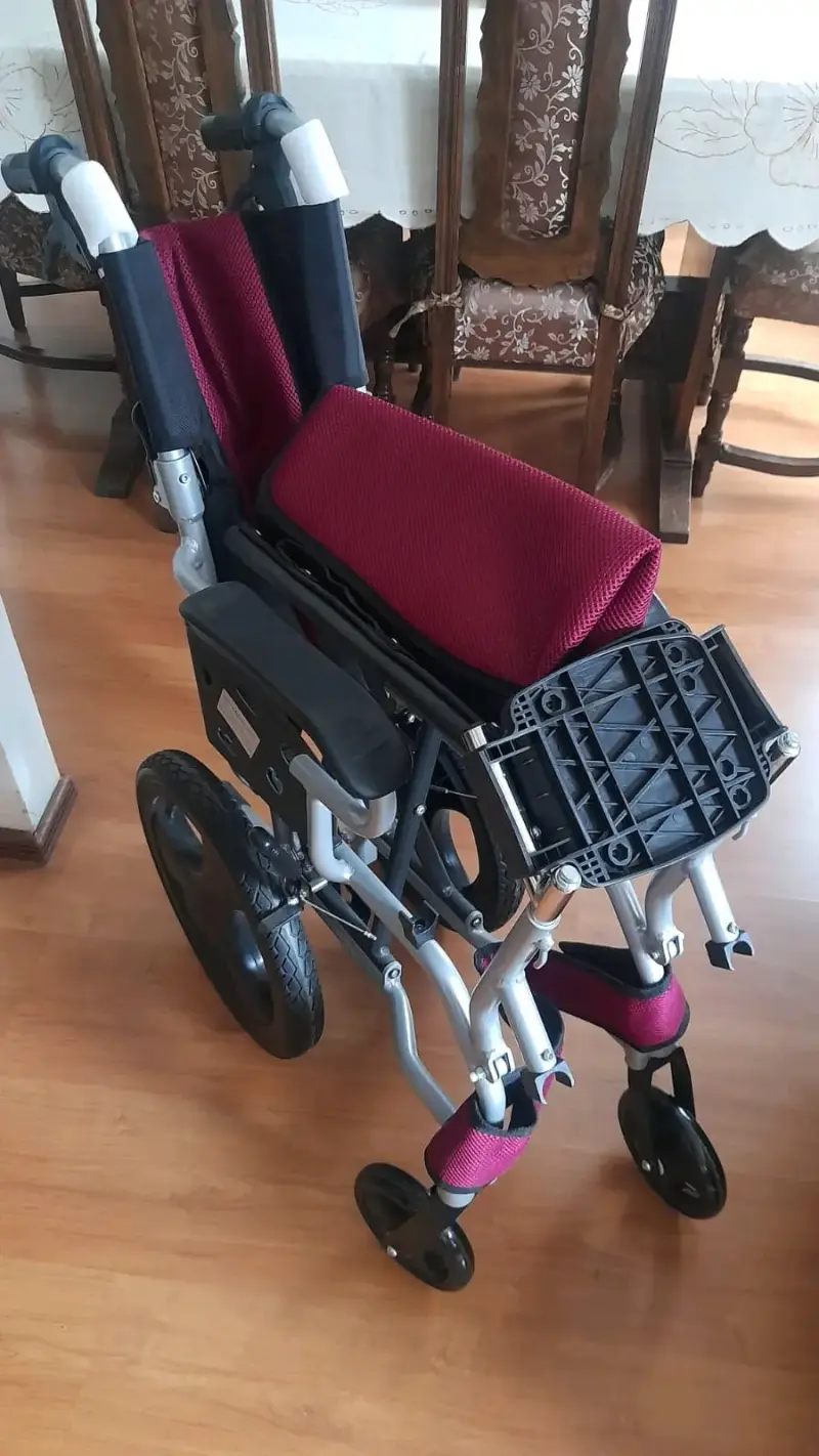 Silla de ruedas plegable ligera - 2