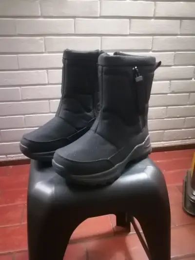 Botas negras de invierno con cierre lateral - miniatura 1