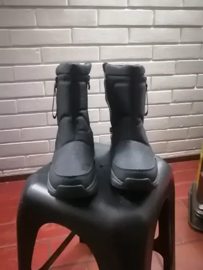 Botas negras de invierno con cierre lateral - miniatura 2