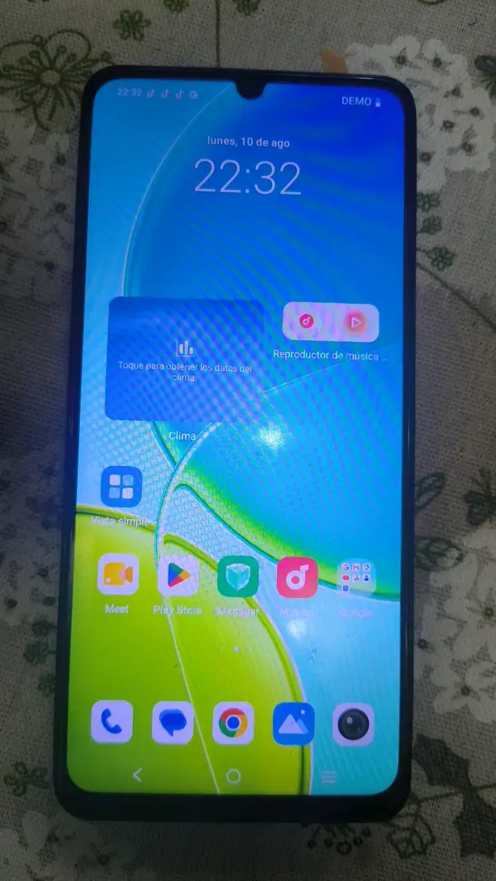 Smartphone Vivo con pantalla grande y cámara dual