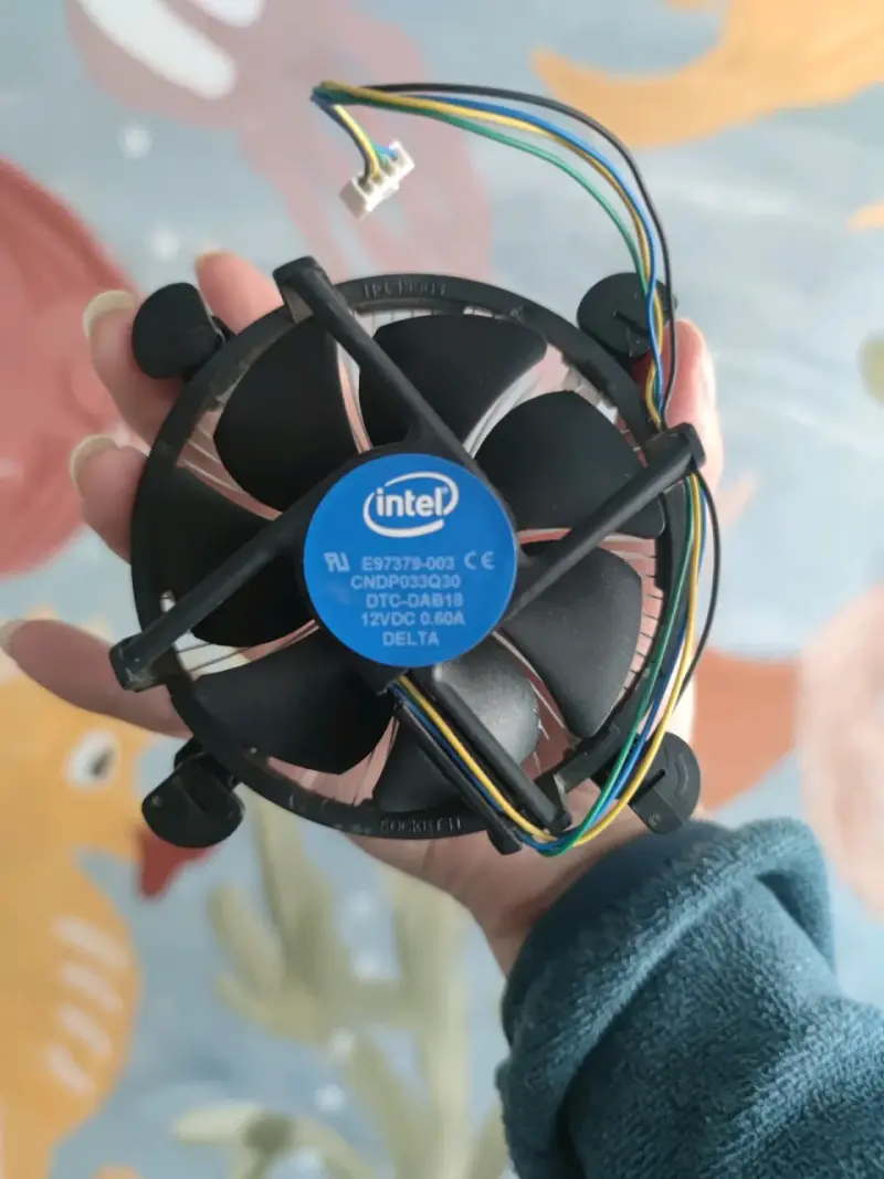 Ventilador y procesador Intel Core i3-9100 3.6GHz - 1