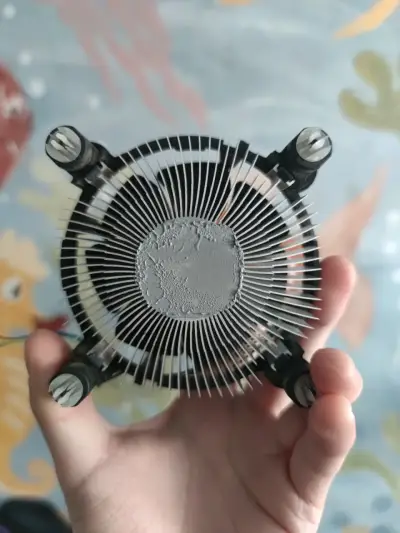 Ventilador y procesador Intel Core i3-9100 3.6GHz - miniatura 2