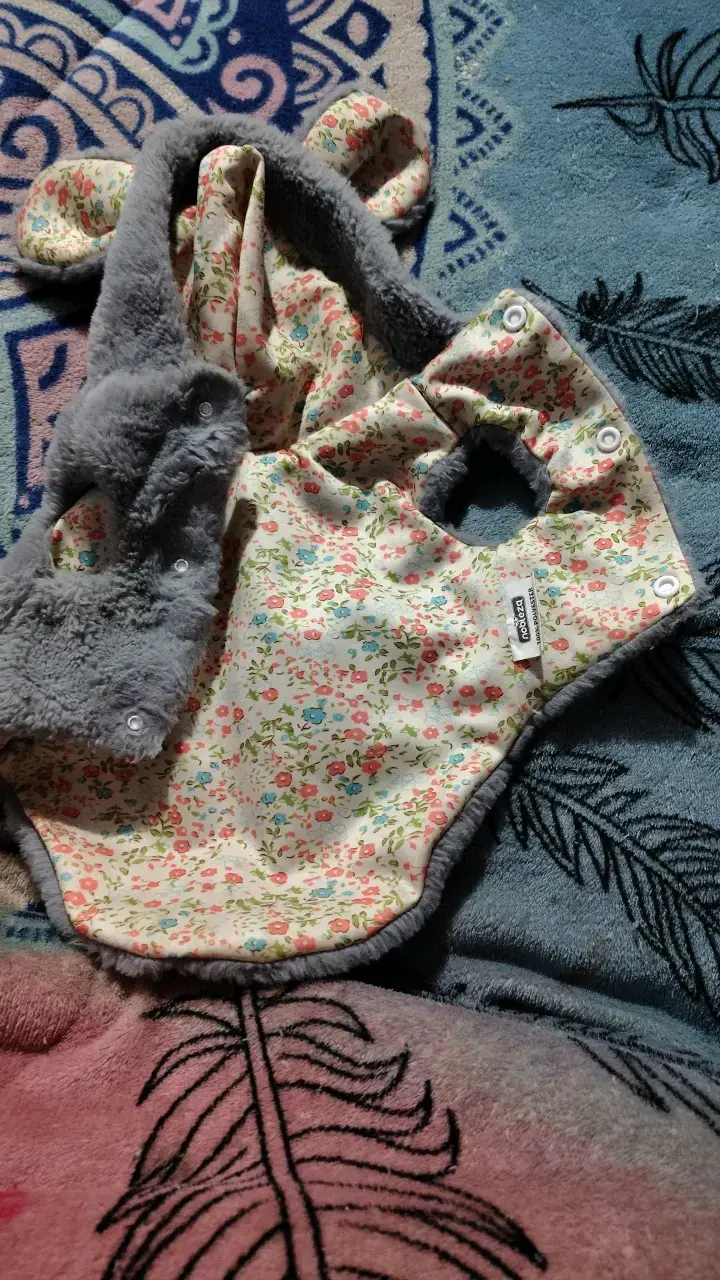 Ropita de conejo para mascota gris con flores - 3