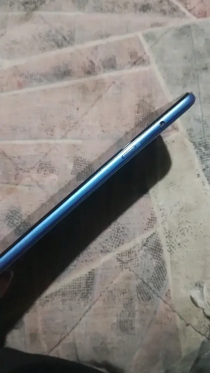 Smartphone LG azul con pantalla táctil - 3