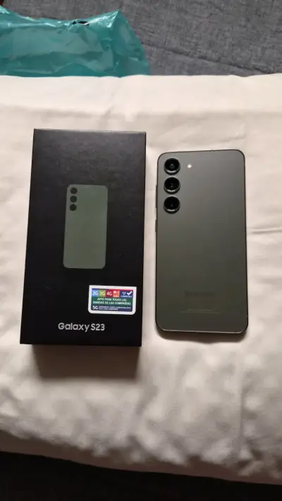 Samsung Galaxy S23 con caja y accesorios - miniatura 1
