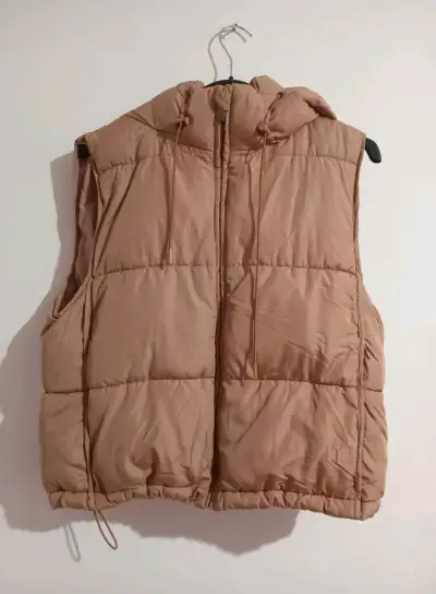 Chaleca Puffer Sin Mangas Café BASEMENT Talla L - miniatura 1