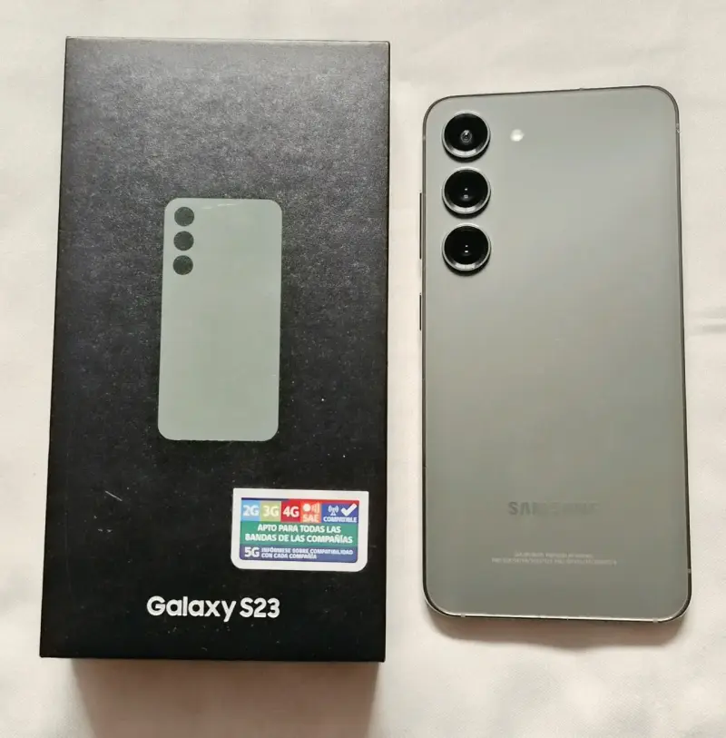 Samsung Galaxy S23 con caja y accesorios - 3