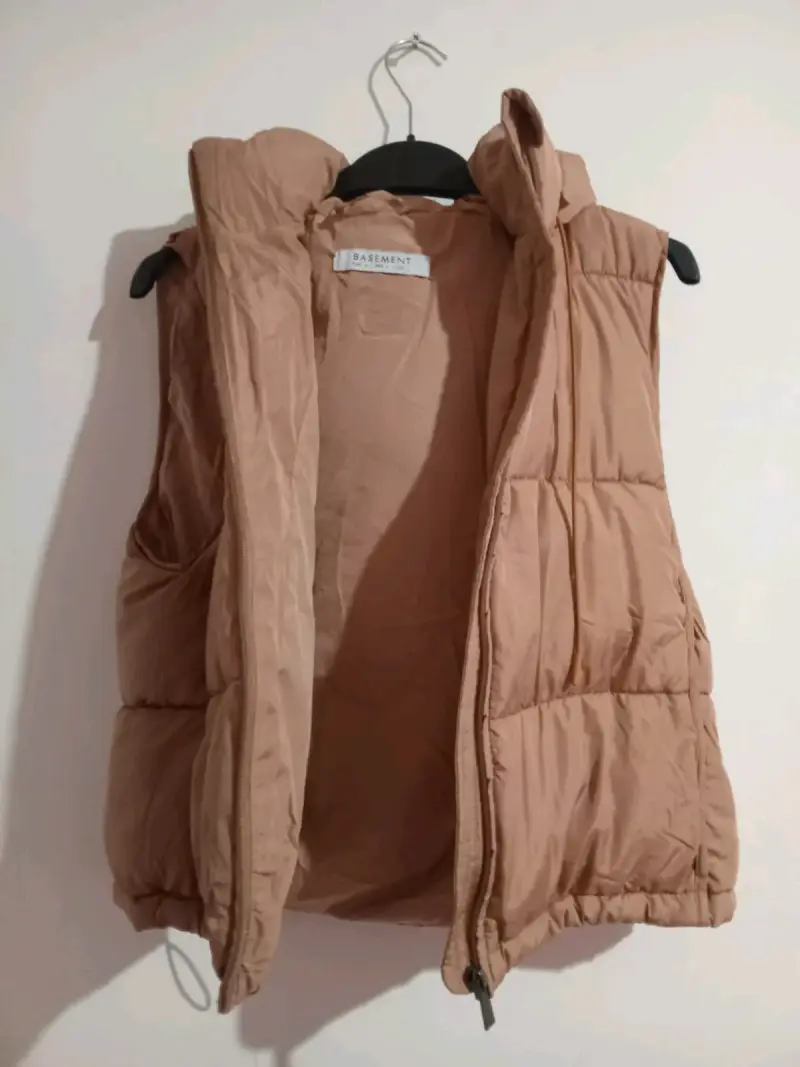 Chaleca Puffer Sin Mangas Café BASEMENT Talla L - 3