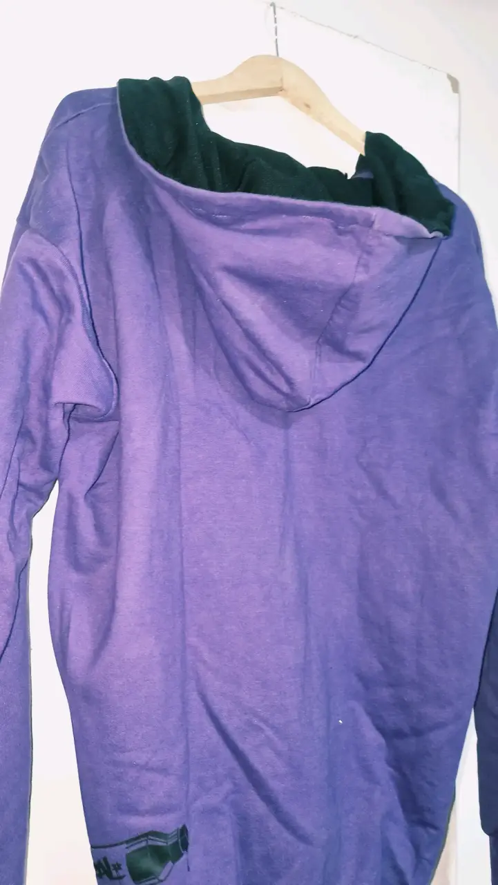 Polerón con capucha NTRL morado estampado XL - 4