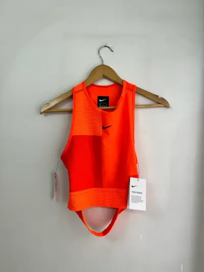Top deportivo Nike Tech Pack naranja - miniatura 1