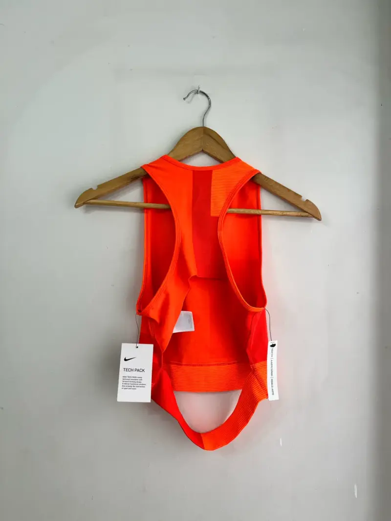 Top deportivo Nike Tech Pack naranja - 2